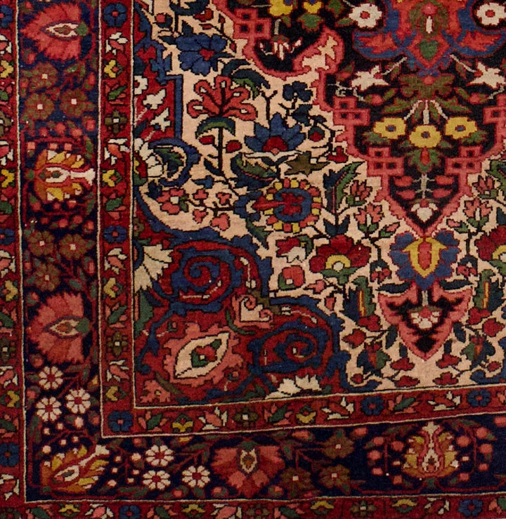 Antique Persian Bakhtiari Rug 4'9" x 6’8"