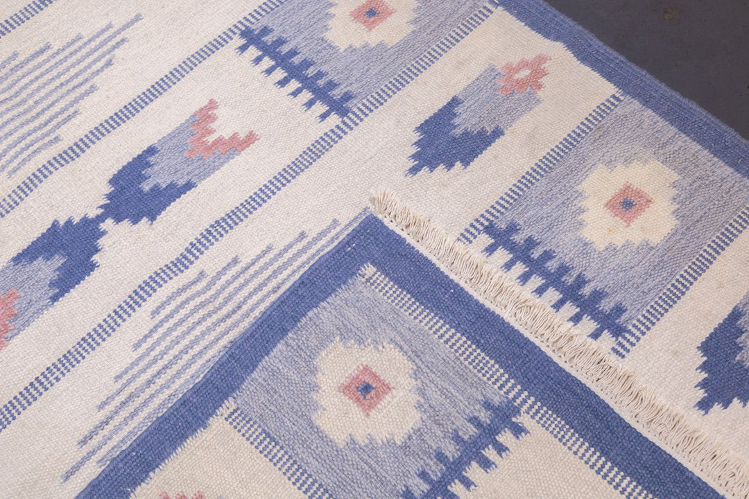 Vintage Swedish Kilim Rug 4'5'' x 6'3''