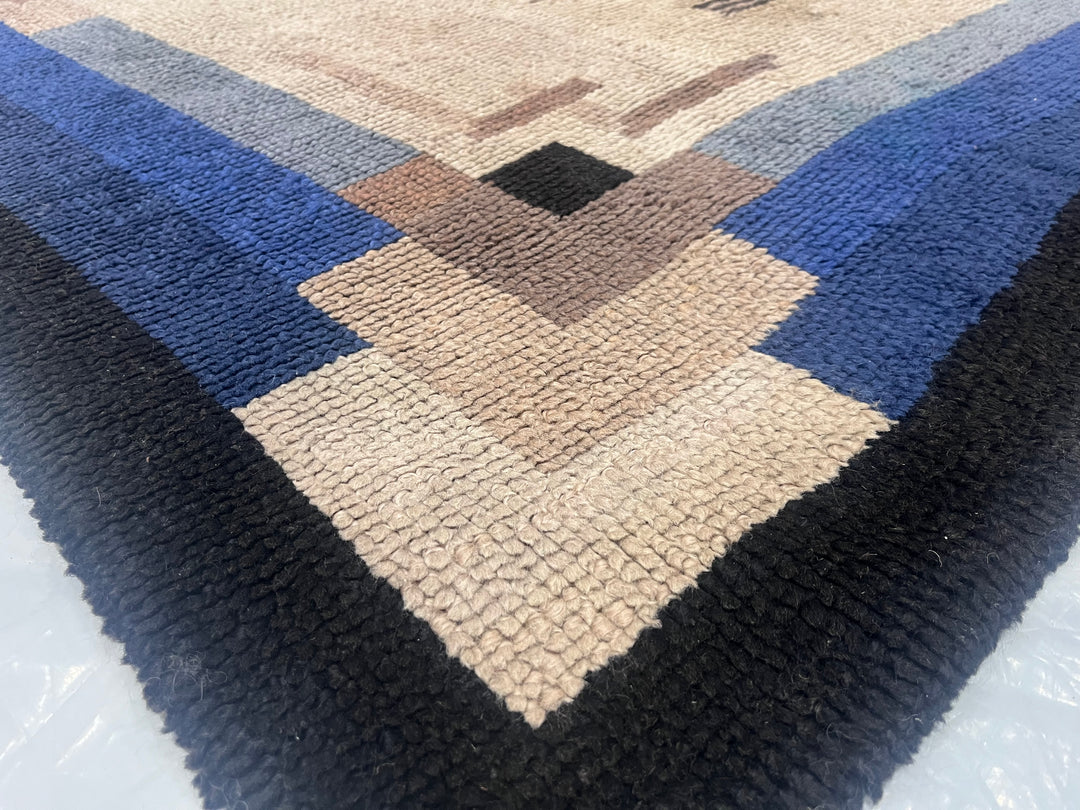 Fine Mid Century French Wool Rug 4'9" x 7'3"