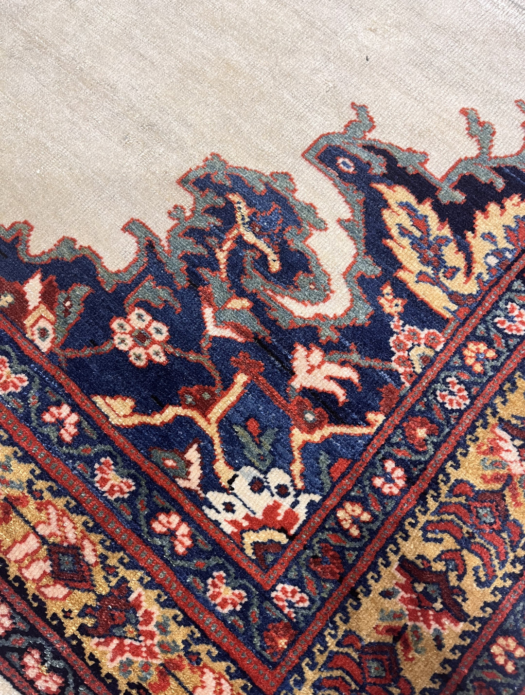 Antique Persian Farahan Sarouk Rug 4’ x 6’8''