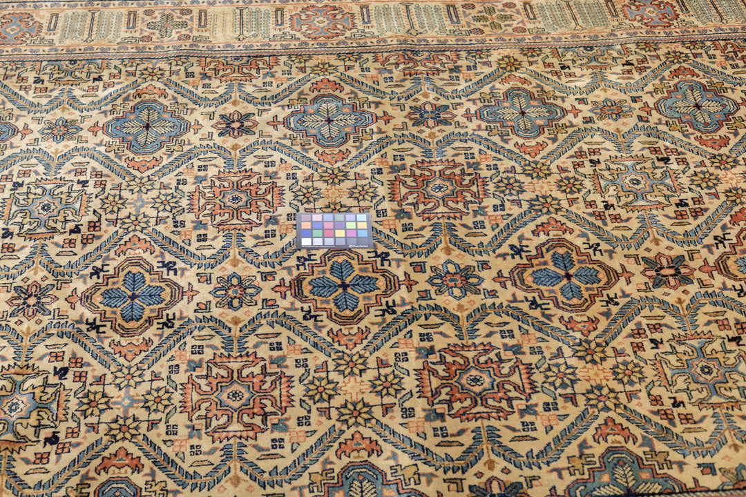 Fine Antique Persian Sarouk Rug 6'2'' x 8'7''