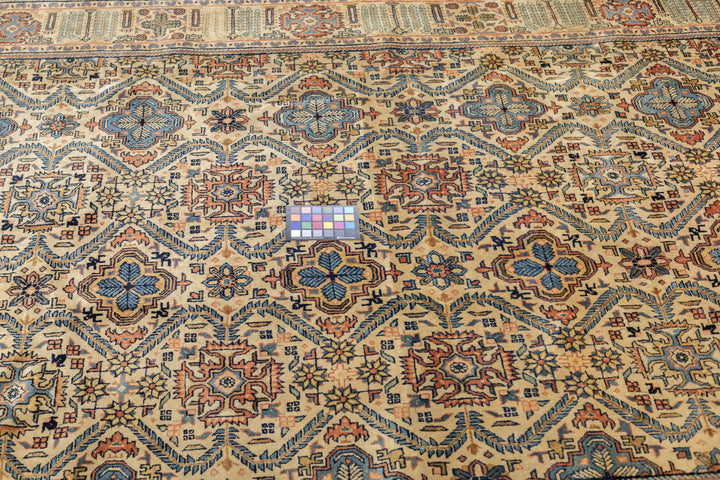 Fine Antique Persian Sarouk Rug 6'2'' x 8'7''