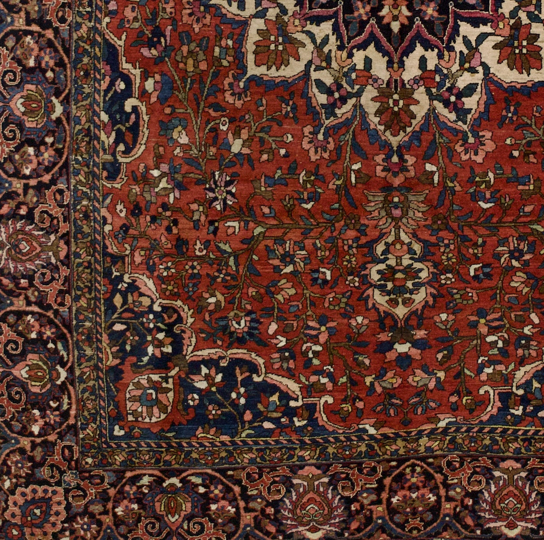 Fine Antique Persian Bakhtiari Rug 7’0" x 10’3”