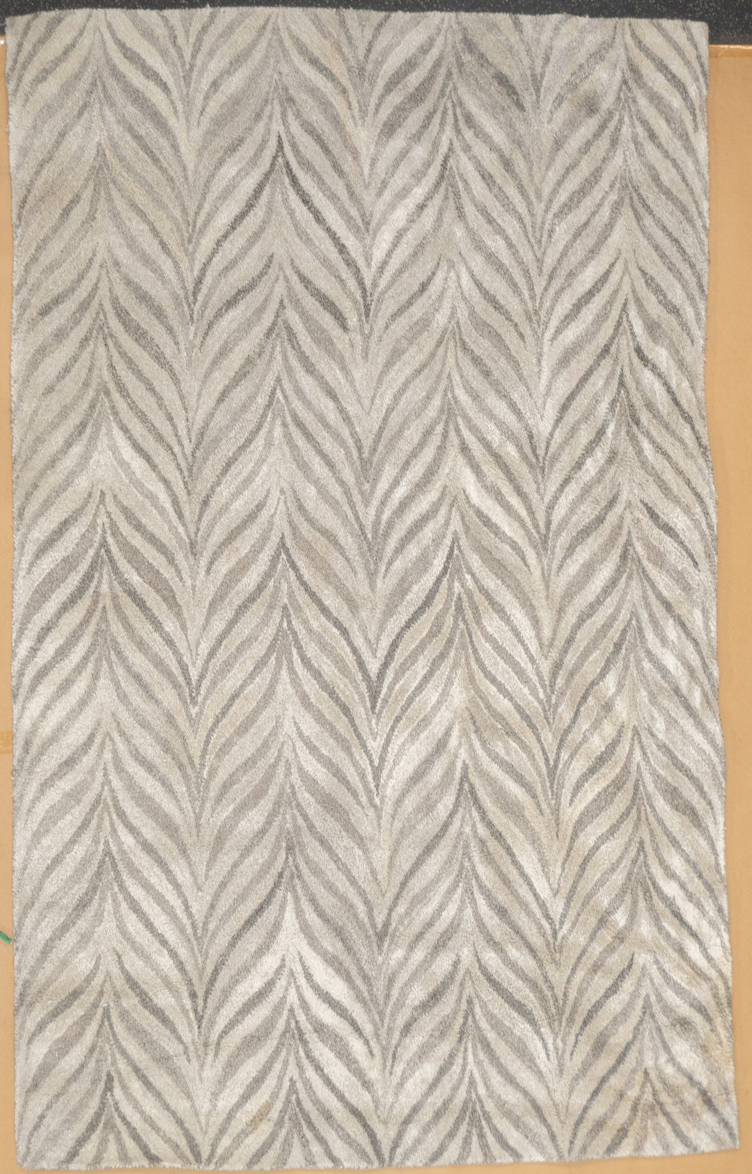 Hand Tufted Wool Rug 5' x 8'