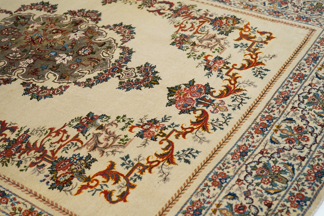 Extremely Fine Antique Persian Tehran Rug Wool with all design in Silk 4'5'' x 6'8''