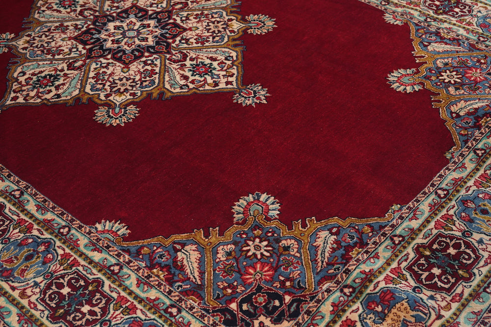 Fine Antique Persian Sarouk Rug 7' x 10'9''