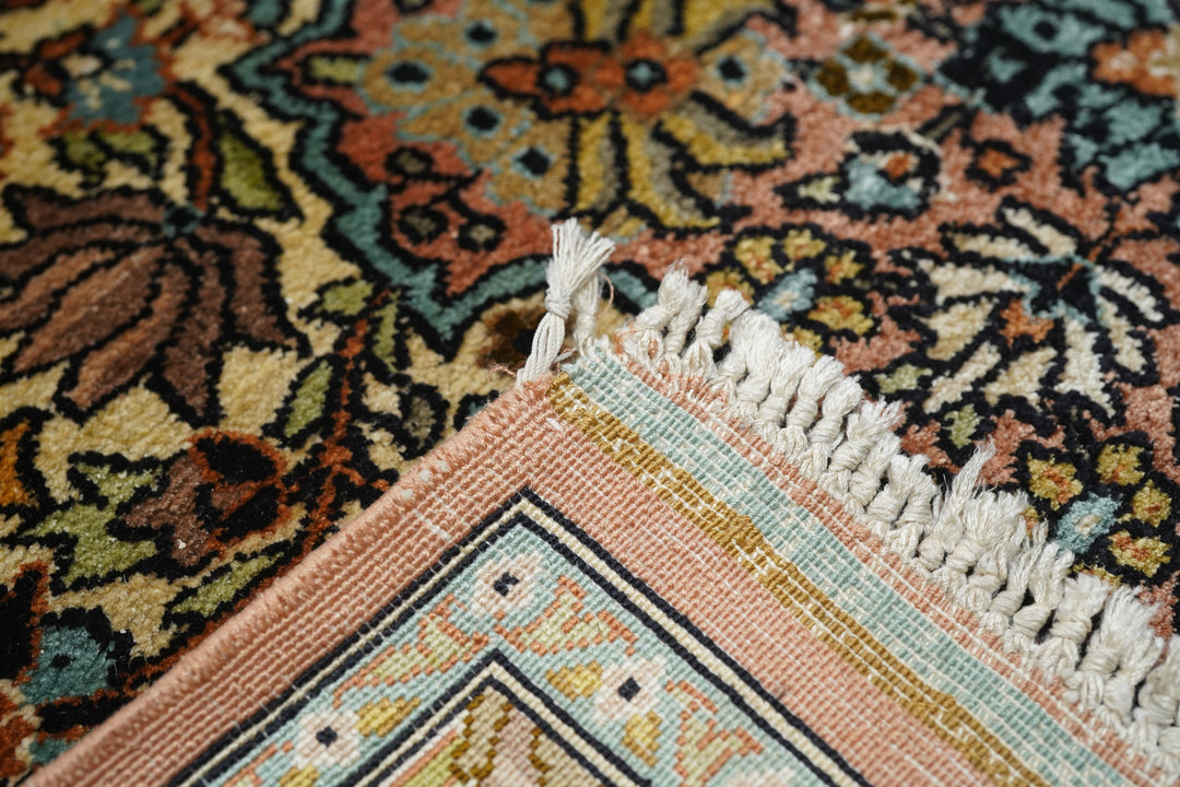 Keshmiri Rug 6'6'' x 9'6''