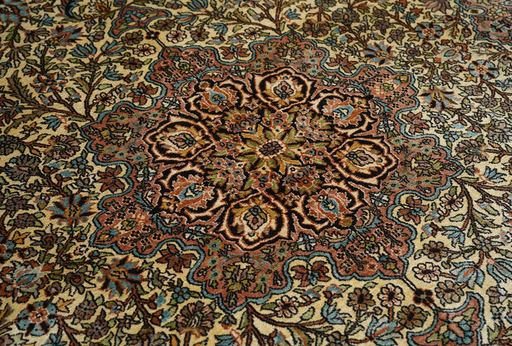 Keshmiri Rug 6'6'' x 9'6''