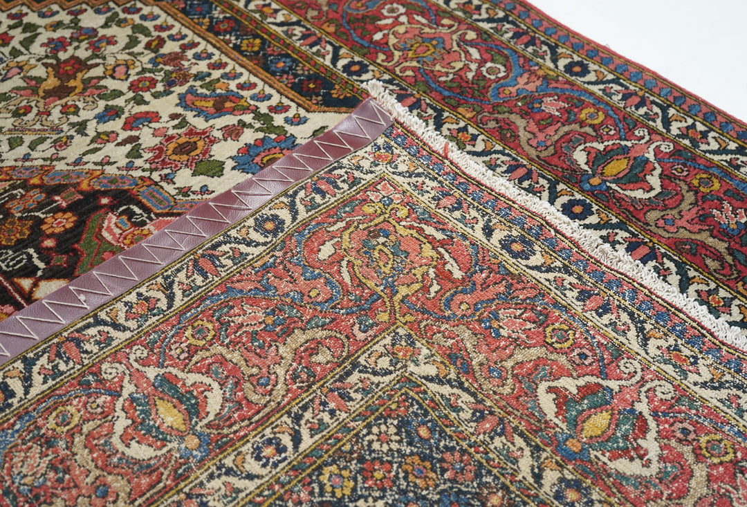 Vintage Bakhtiari Rug 4'9'' x 7'9''