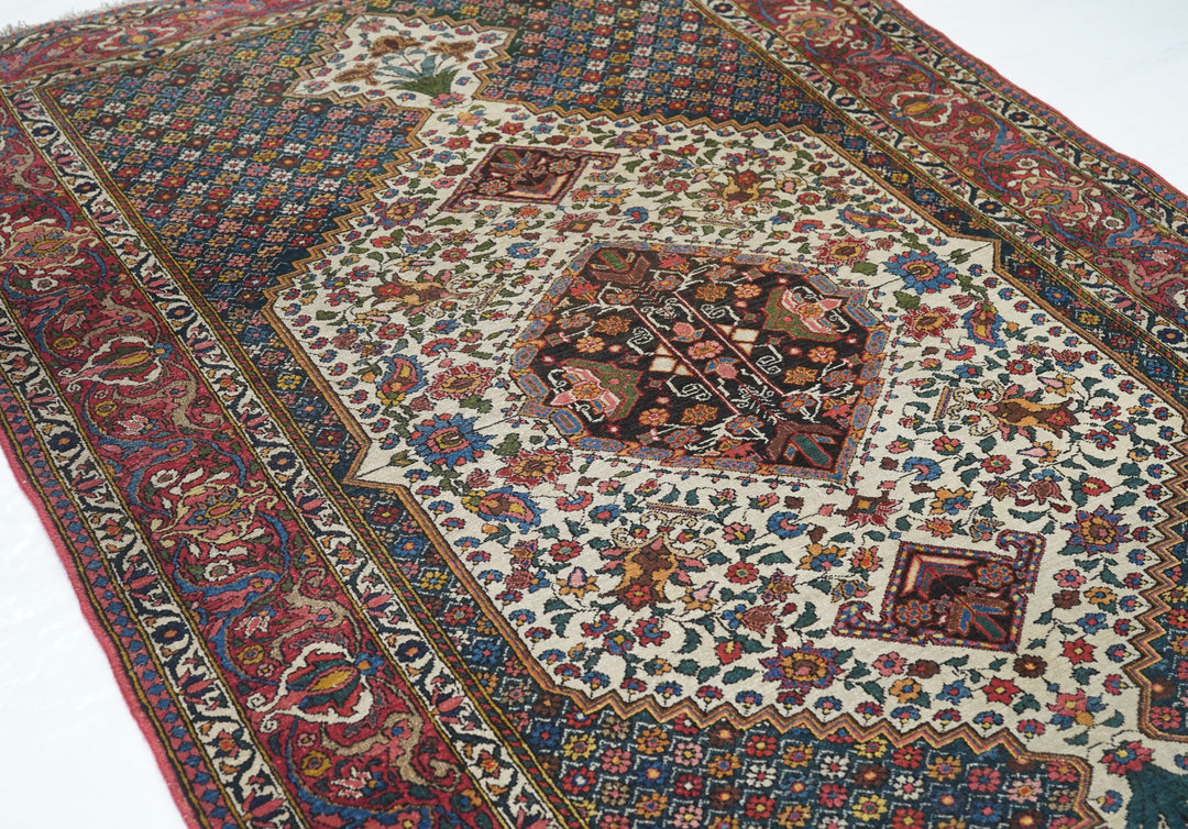 Vintage Bakhtiari Rug 4'9'' x 7'9''