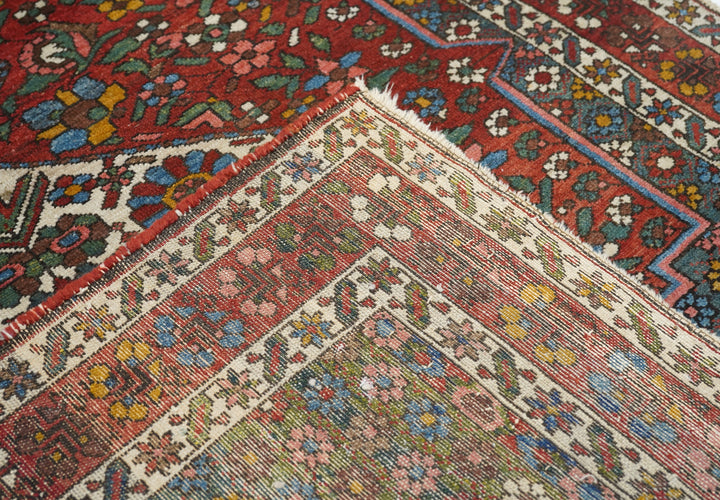 Fine Antique Persian Bakhtiari Rug 4'4'' x 6'8''