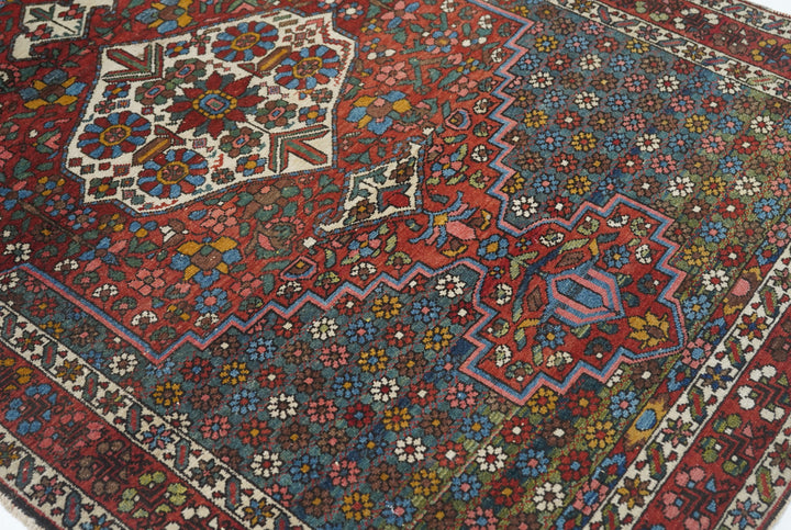 Fine Antique Persian Bakhtiari Rug 4'4'' x 6'8''