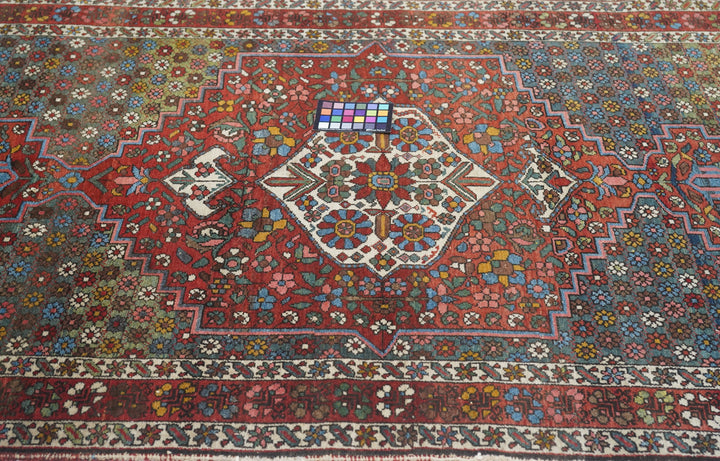 Fine Antique Persian Bakhtiari Rug 4'4'' x 6'8''