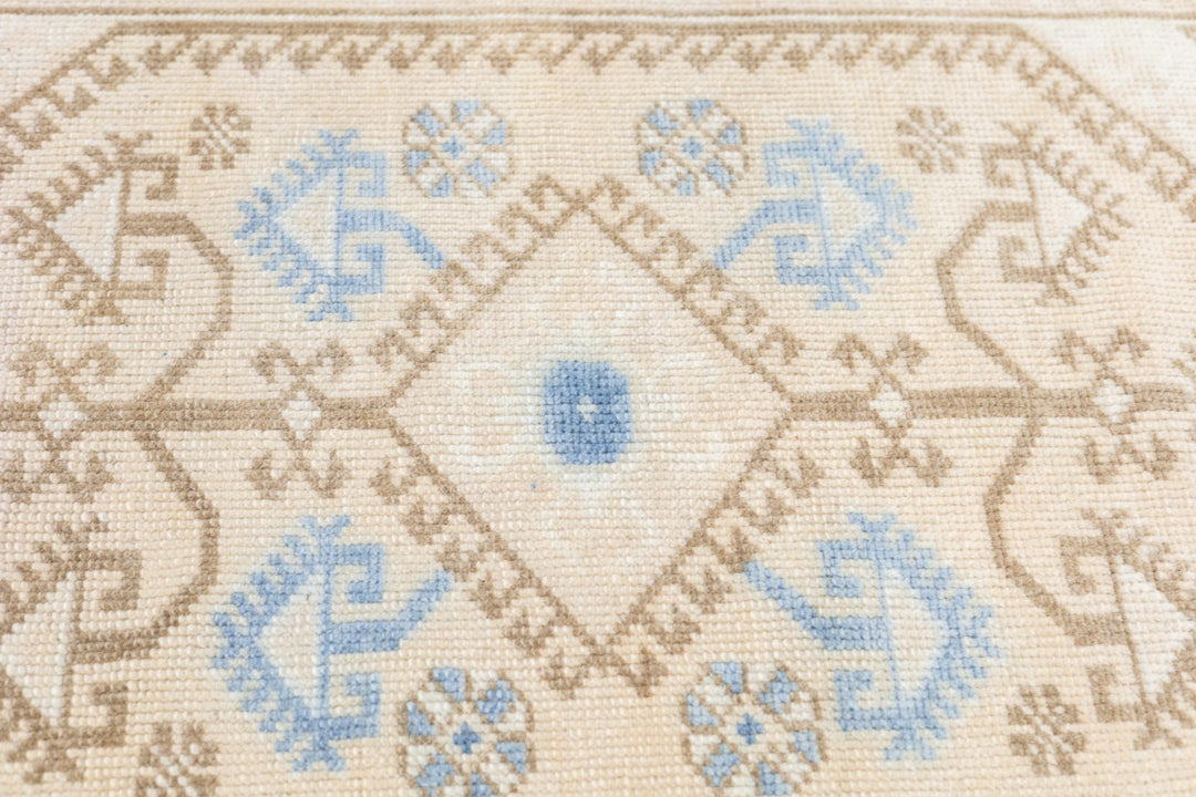 Oushak Rug 2'4'' x 3'10''